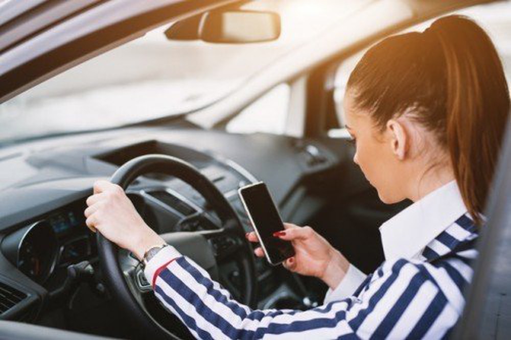 5 sai lầm thường gặp khi lái xe dễ gây tai nạn của các chị em và đây là 5 cách sửa sai để phụ nữ lái xe ngon lành, thành thạo - Ảnh 3.